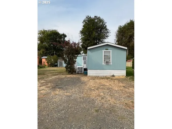 a view of a house with a tree