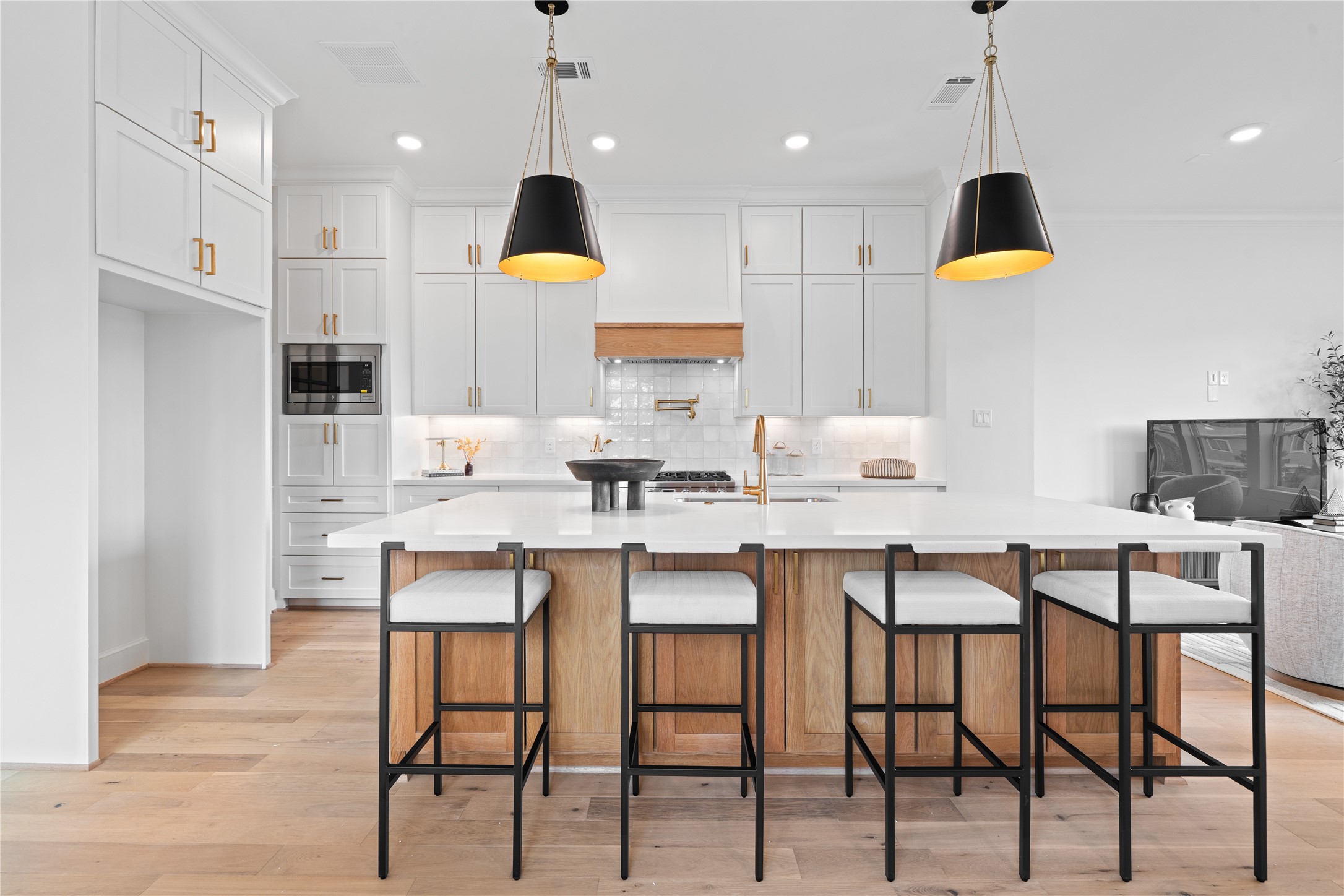 1614 Ojeman Road, Unit I Houston, TX 77055 - Photo 15 of 49 Sleek built-in appliances add a sophisticated touch, merging luxury and modern functionality.