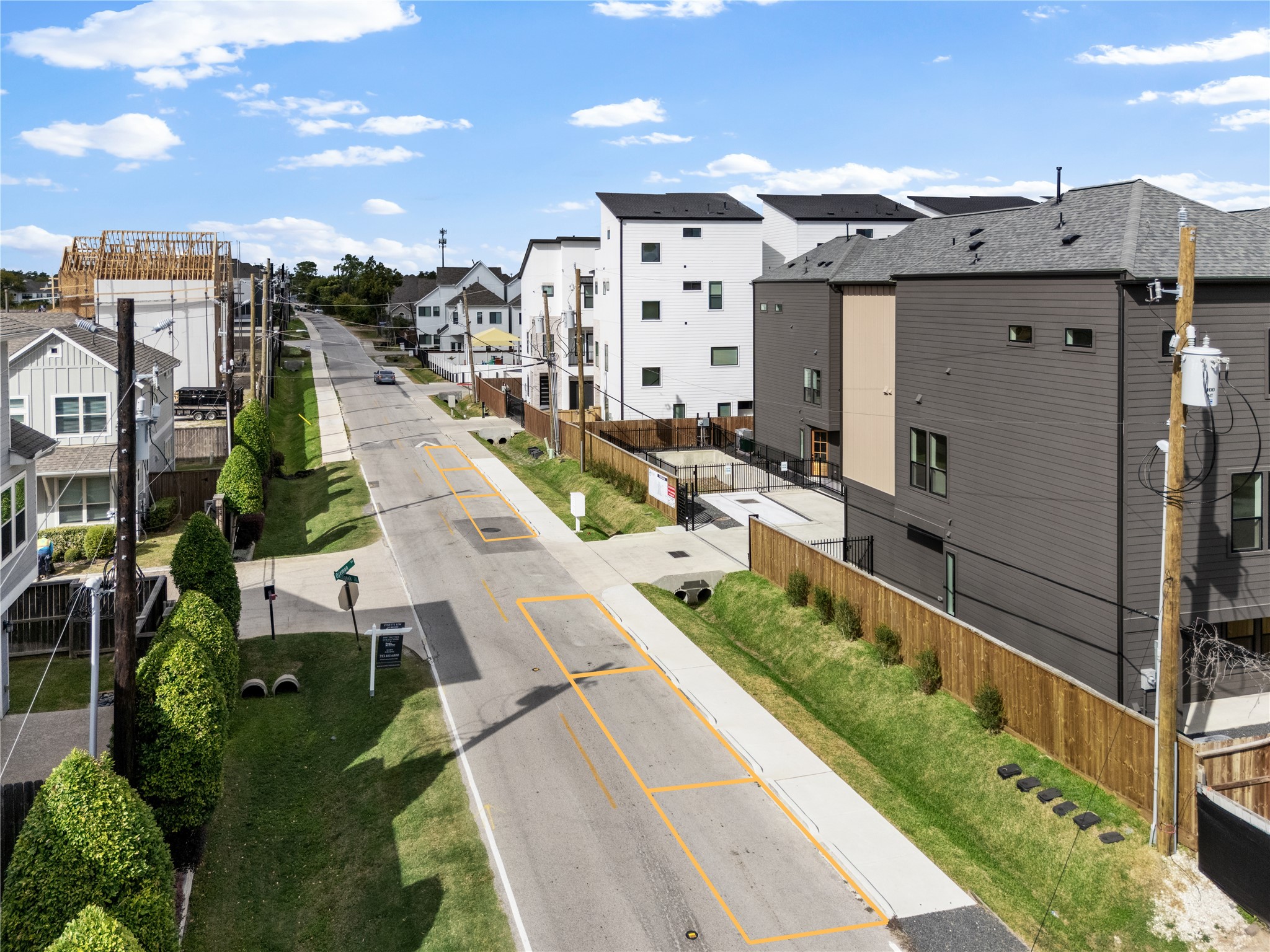 1614 Ojeman Road, Unit I Houston, TX 77055 - Photo 44 of 49 Additional guest parking is conveniently available along the street, providing ample space for visitors and effortless accessibility.