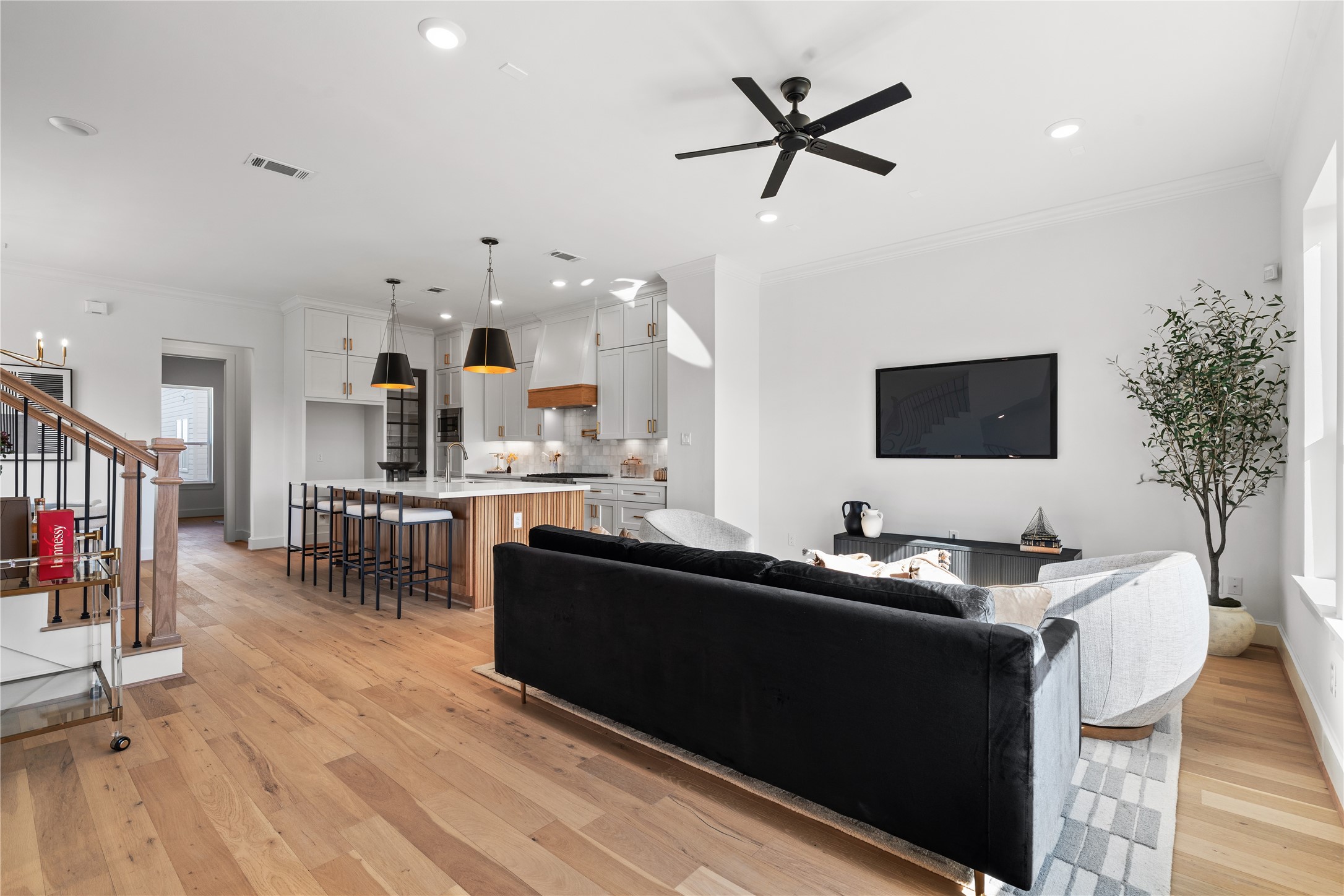 1614 Ojeman Road, Unit I Houston, TX 77055 - Photo 10 of 49 A beautifully appointed living and kitchen area with luxury finishes, custom kitchen cabinetry, and a chef’s kitchen designed to impress while offering effortless functionality.