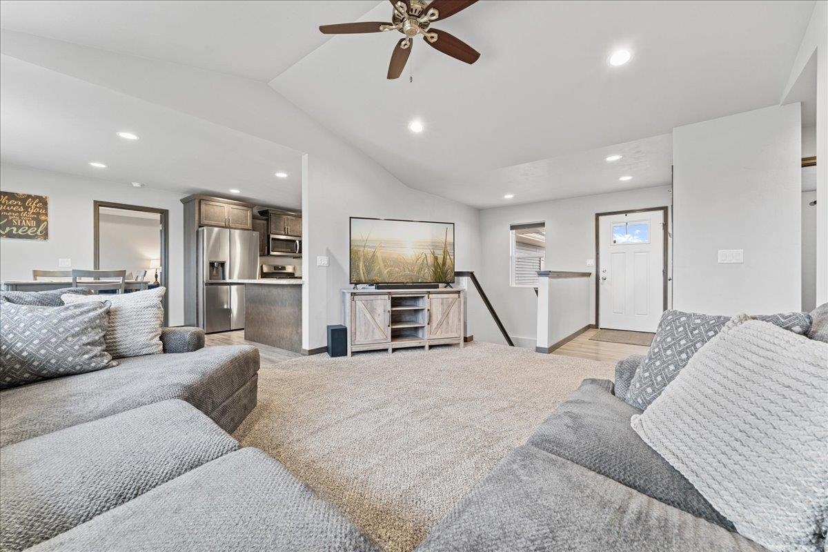 3020 South Weiler Road Kaukauna, WI 54130 - Photo 2 of 37