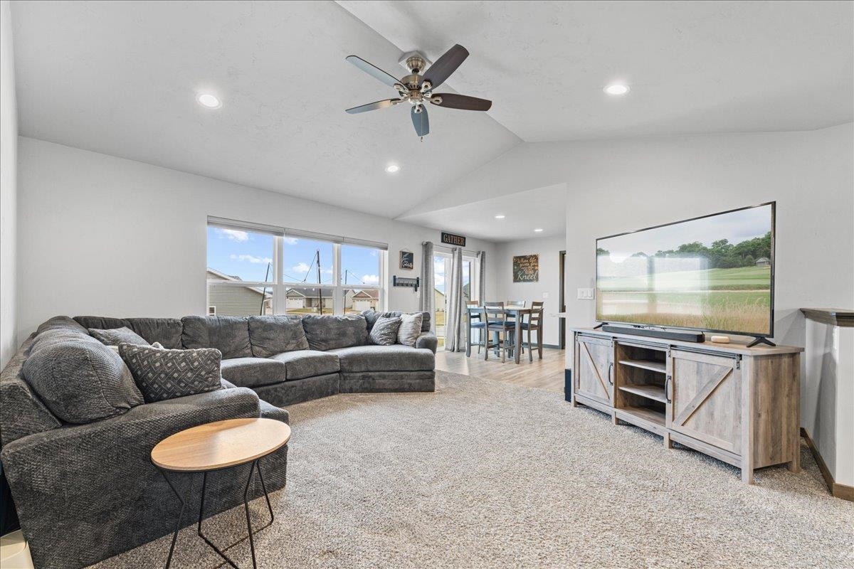 3020 South Weiler Road Kaukauna, WI 54130 - Photo 3 of 37