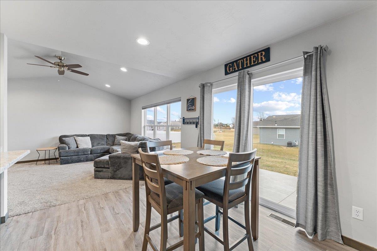 3020 South Weiler Road Kaukauna, WI 54130 - Photo 7 of 37