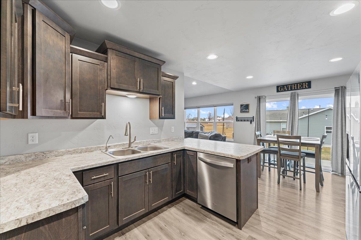 3020 South Weiler Road Kaukauna, WI 54130 - Photo 9 of 37