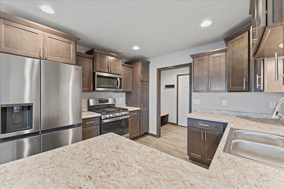 3020 South Weiler Road Kaukauna, WI 54130 - Photo 10 of 37