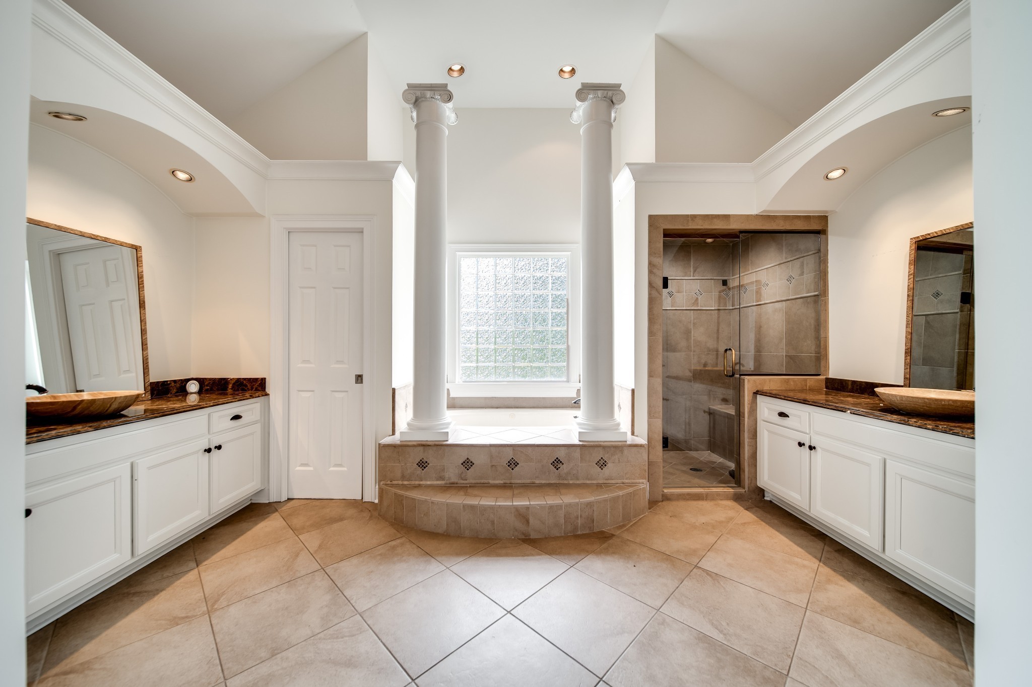 116 Foxcross Road Hendersonville, TN 37075 - Photo 30 of 57 a large bathroom with a tub sink and mirror