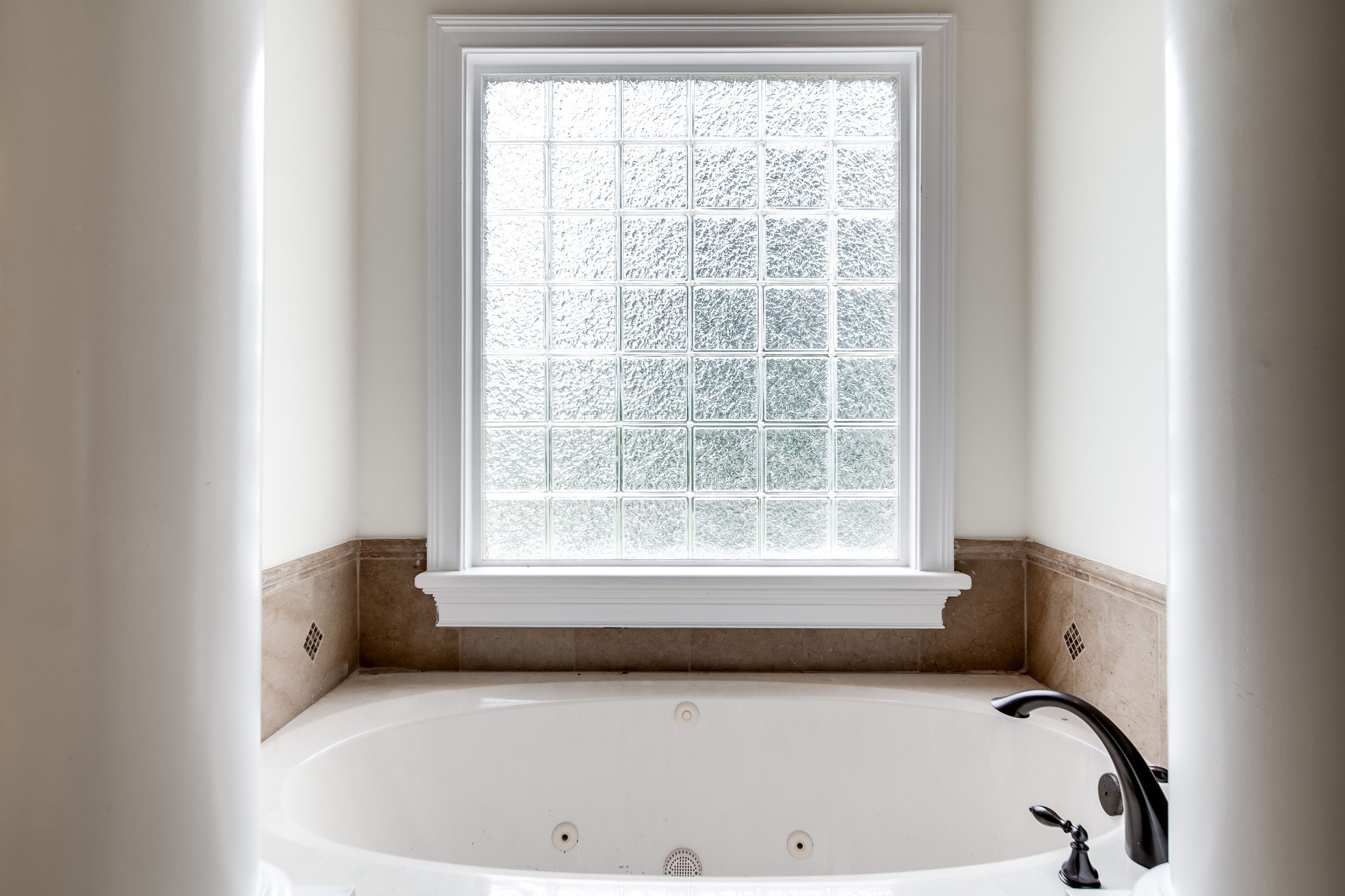 116 Foxcross Road Hendersonville, TN 37075 - Photo 33 of 57 a bathroom with bathtub and window