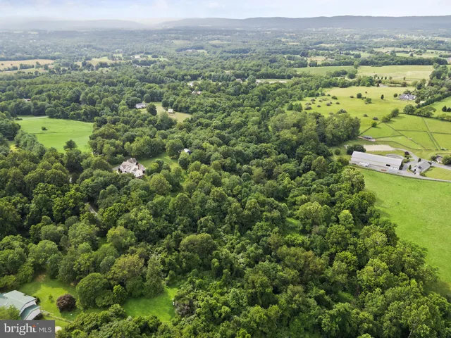 $1,785,000 | 16720 Sommertime Lane, Paeonian Springs, VA 20129