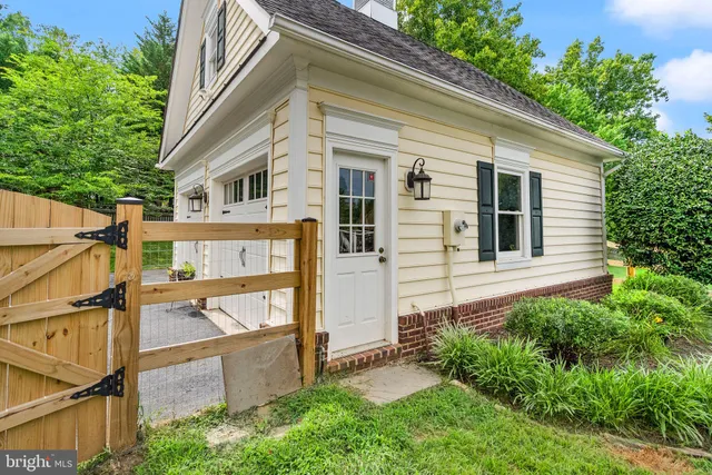 $1,785,000 | 16720 Sommertime Lane, Paeonian Springs, VA 20129