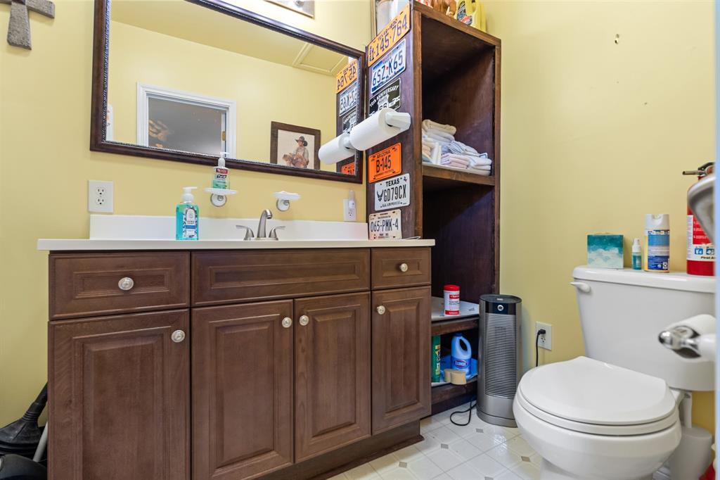 802 North Brazos Street Whitney, TX 76692 - Photo 15 of 33 a bathroom with a sink and a toilet