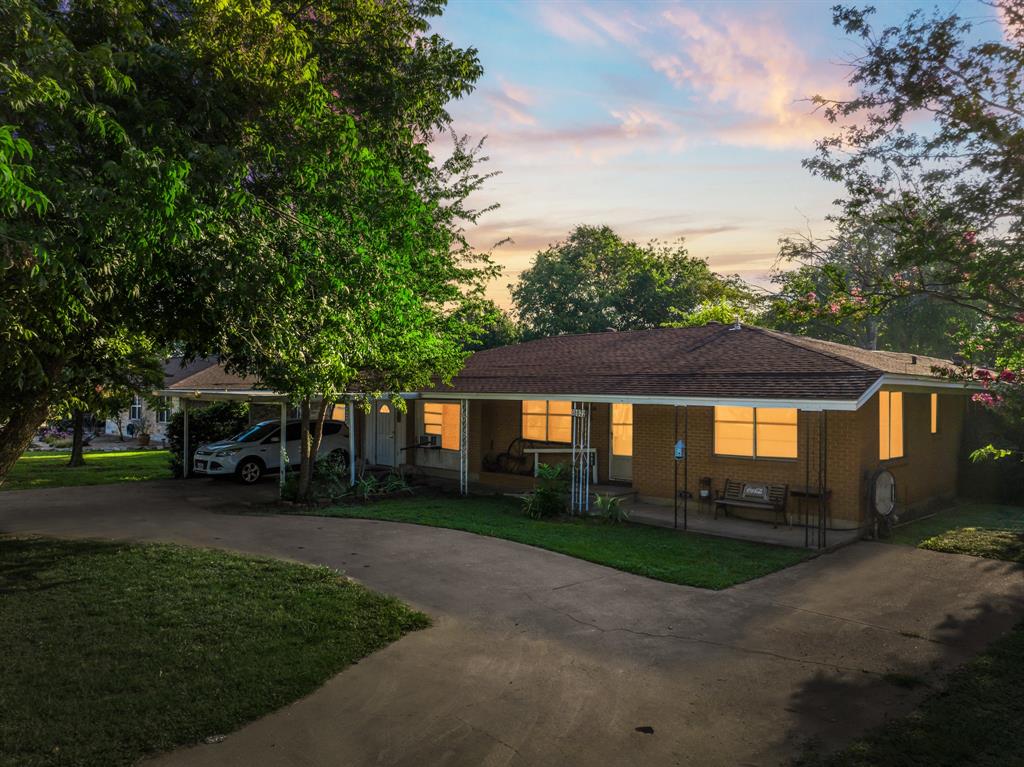 802 North Brazos Street Whitney, TX 76692 - Photo 2 of 33 a front view of house with yard and green space