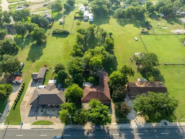 an aerial view of a houses with outdoor space and lake view