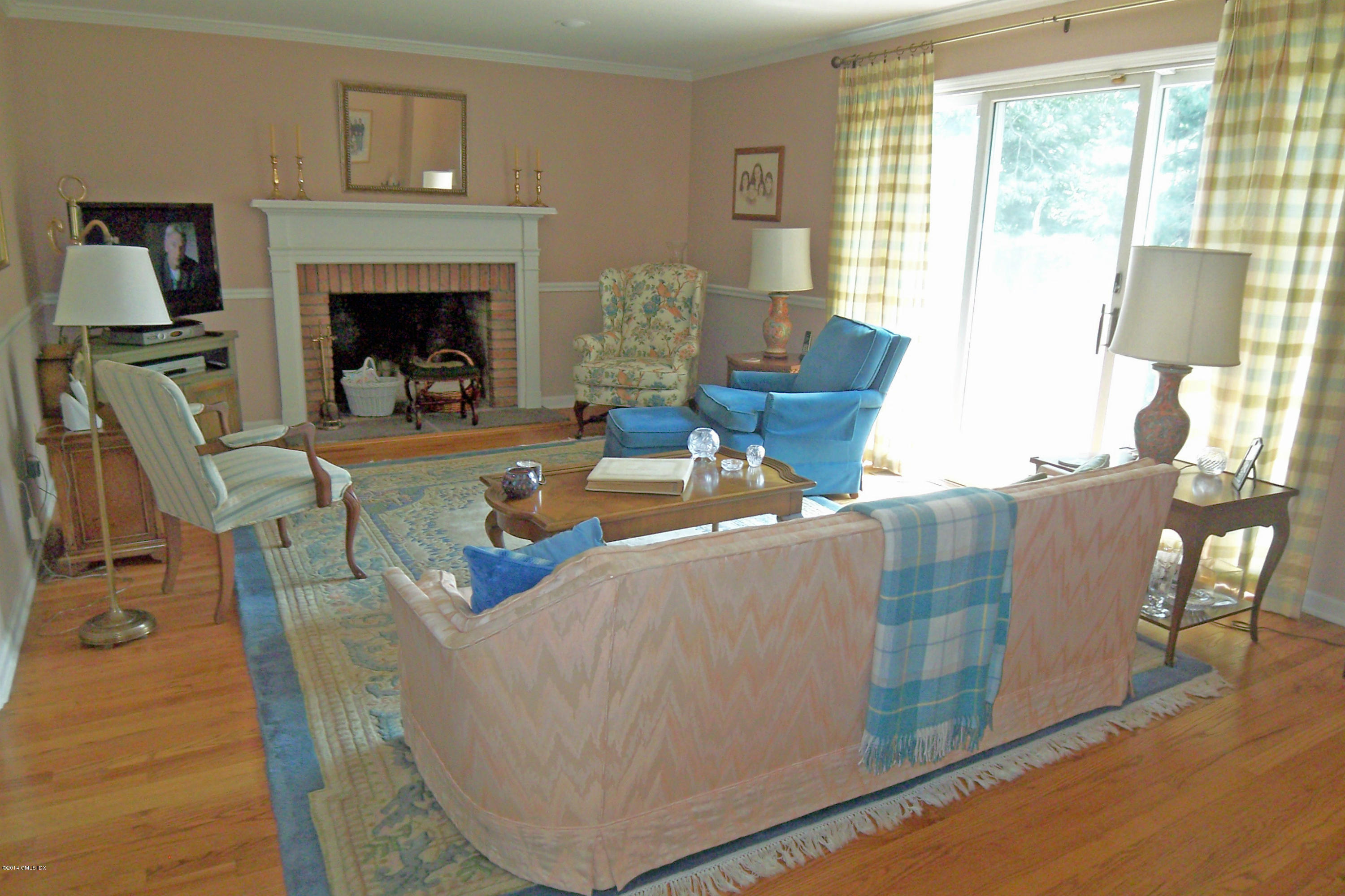 78 River Road, Unit 4 Cos Cob, CT 06807 - Photo 2 of 9 Living Room