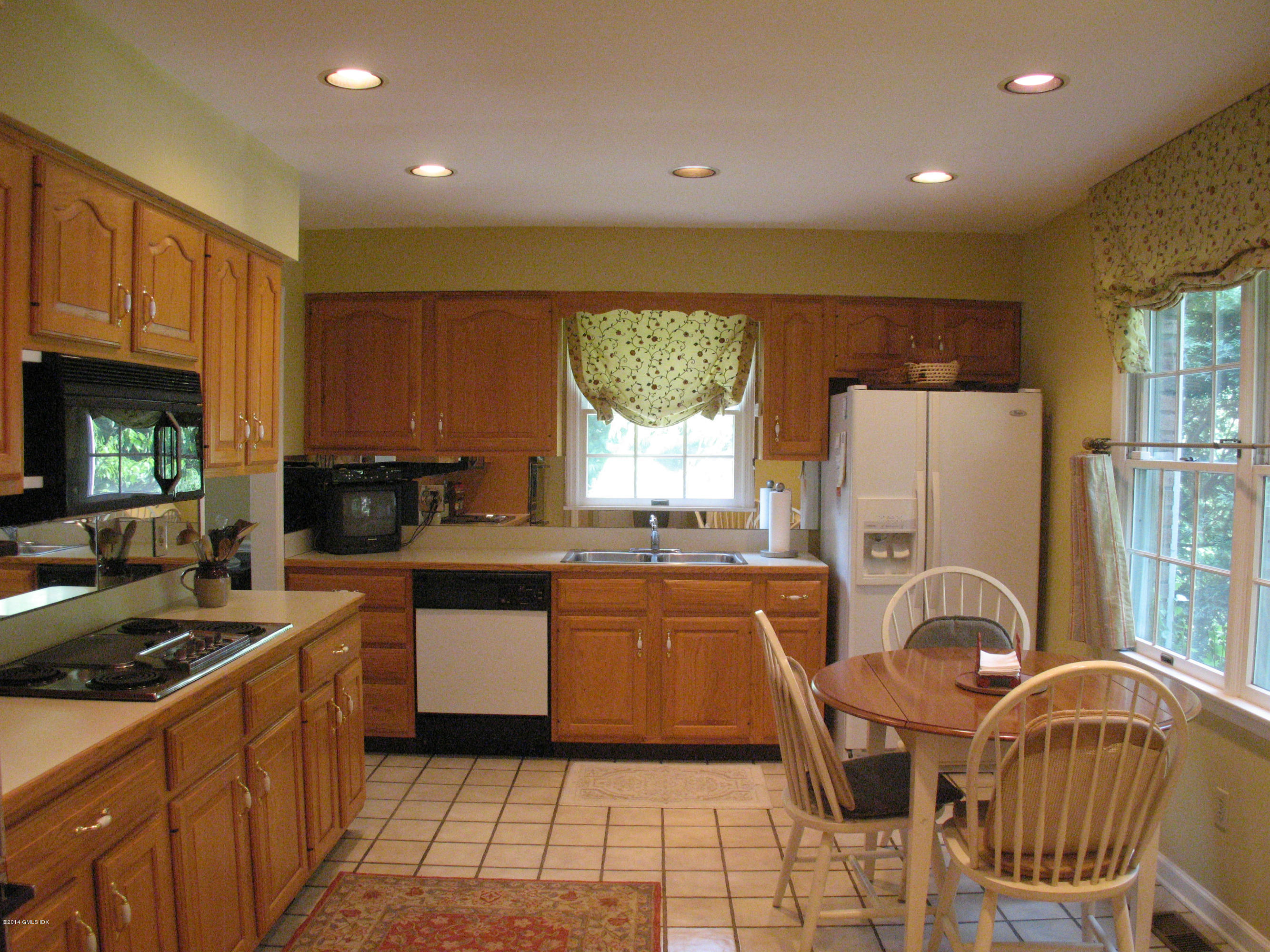 78 River Road, Unit 4 Cos Cob, CT 06807 - Photo 4 of 9 Kitchen