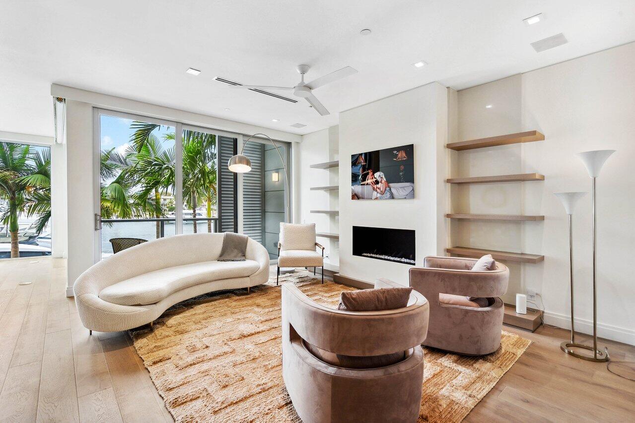 136 Mac Farlane Drive Delray Beach, FL 33483 - Photo 17 of 64 Living Room