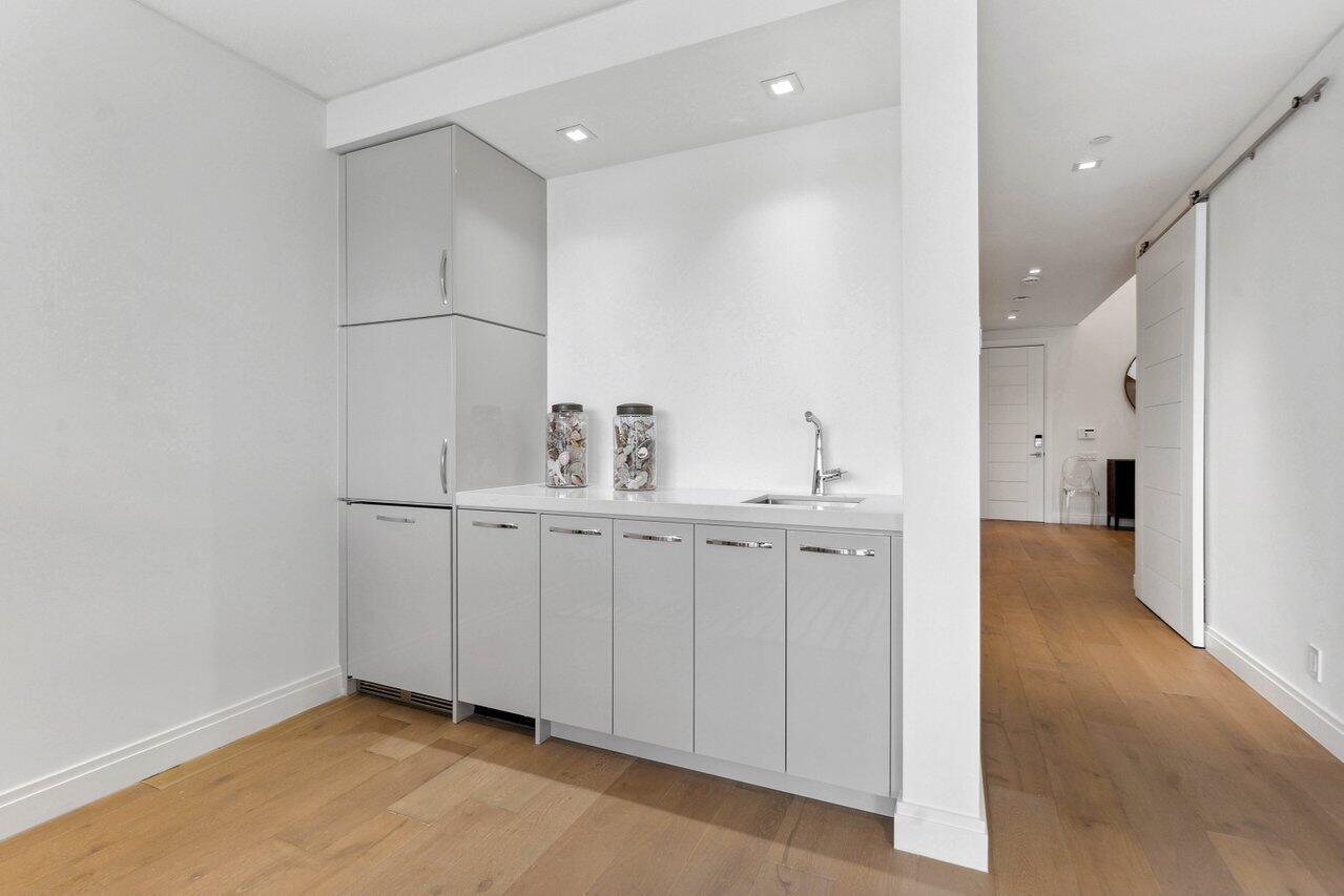 136 Mac Farlane Drive Delray Beach, FL 33483 - Photo 46 of 64 Wet Bar