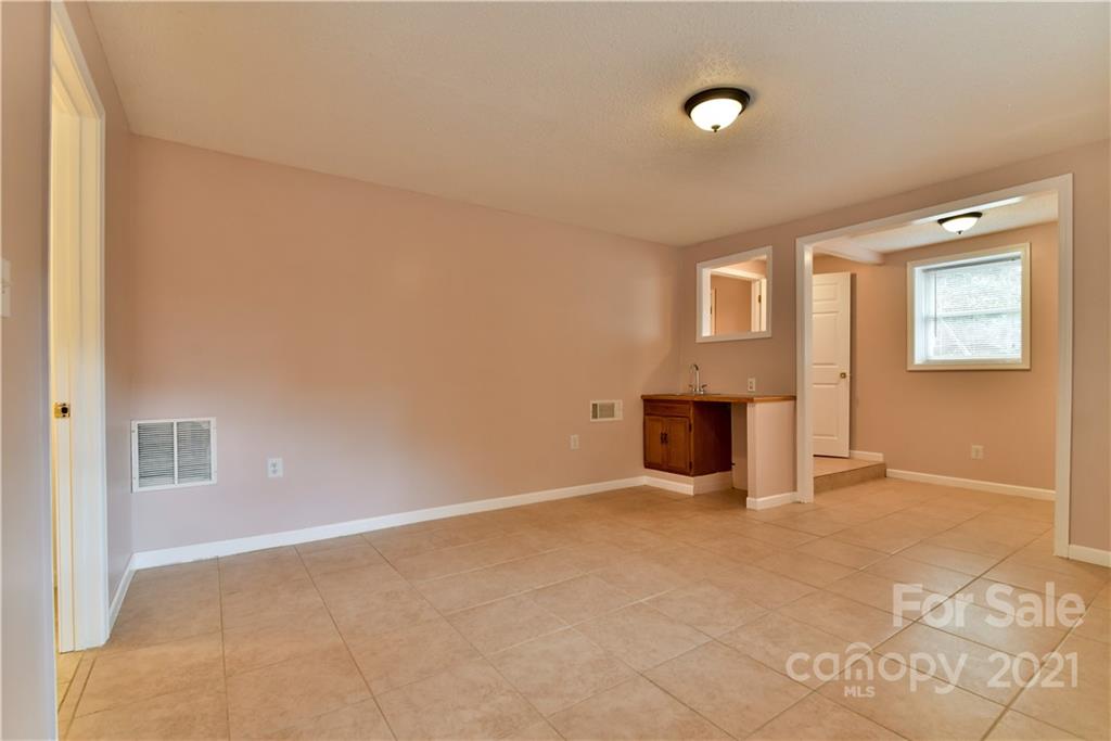 15 Myrtle Road Swannanoa, NC 28778 - Photo 12 of 26 Gallery Image 12
