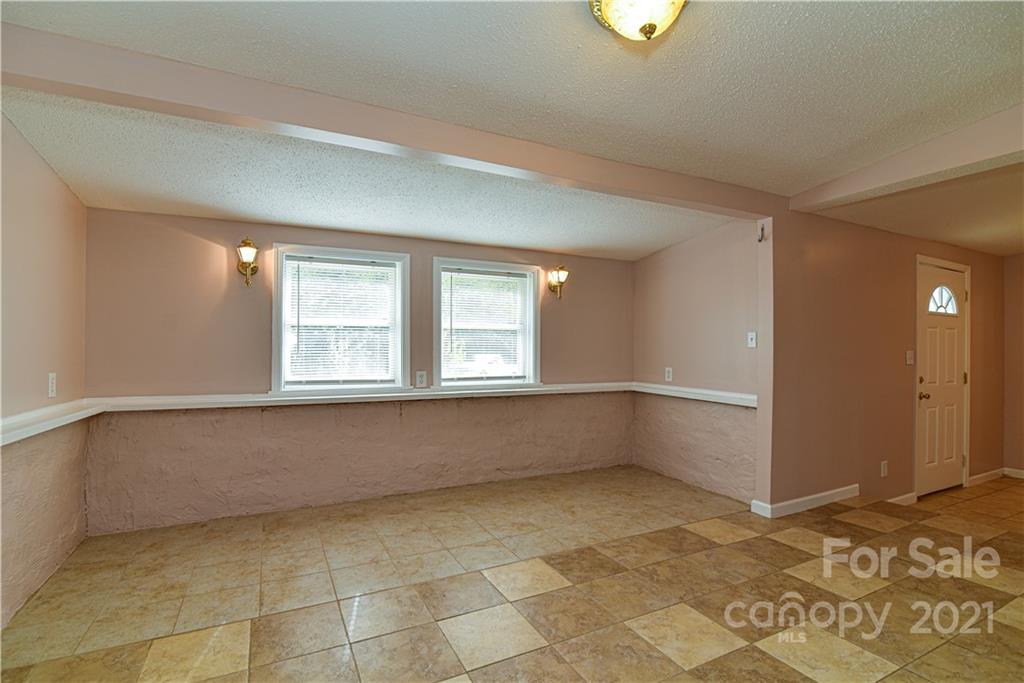15 Myrtle Road Swannanoa, NC 28778 - Photo 4 of 26 Gallery Image 4