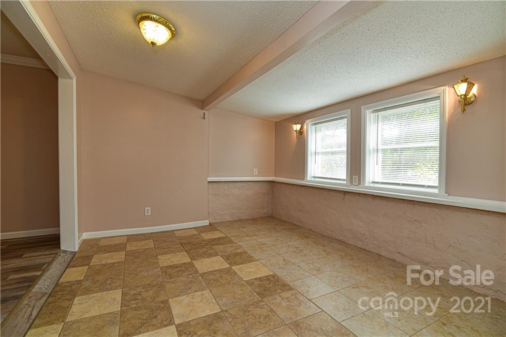 15 Myrtle Road Swannanoa, NC 28778 - Photo 5 of 26 Gallery Image 5