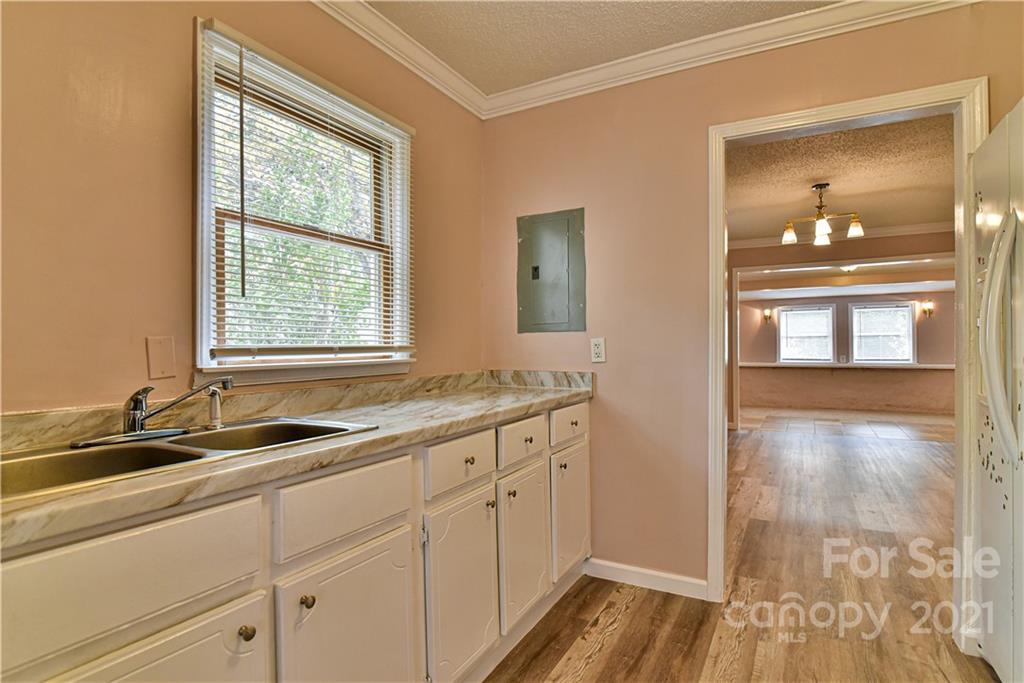 15 Myrtle Road Swannanoa, NC 28778 - Photo 8 of 26 Gallery Image 8