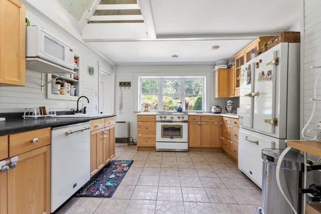 122 Trenton Road Dedham, MA 02026 - Photo 3 of 30 Gallery Image 3