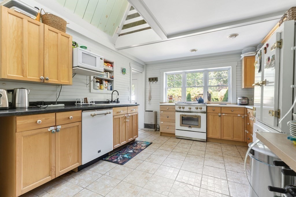 122 Trenton Road Dedham, MA 02026 - Photo 5 of 30 Gallery Image 5