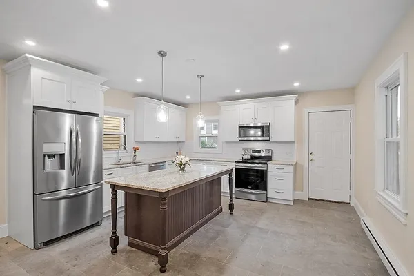 $3,200 | 42 Highland Street, Unit 2, Lowell, MA 01852