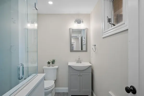 $3,200 | 42 Highland Street, Unit 2, Lowell, MA 01852