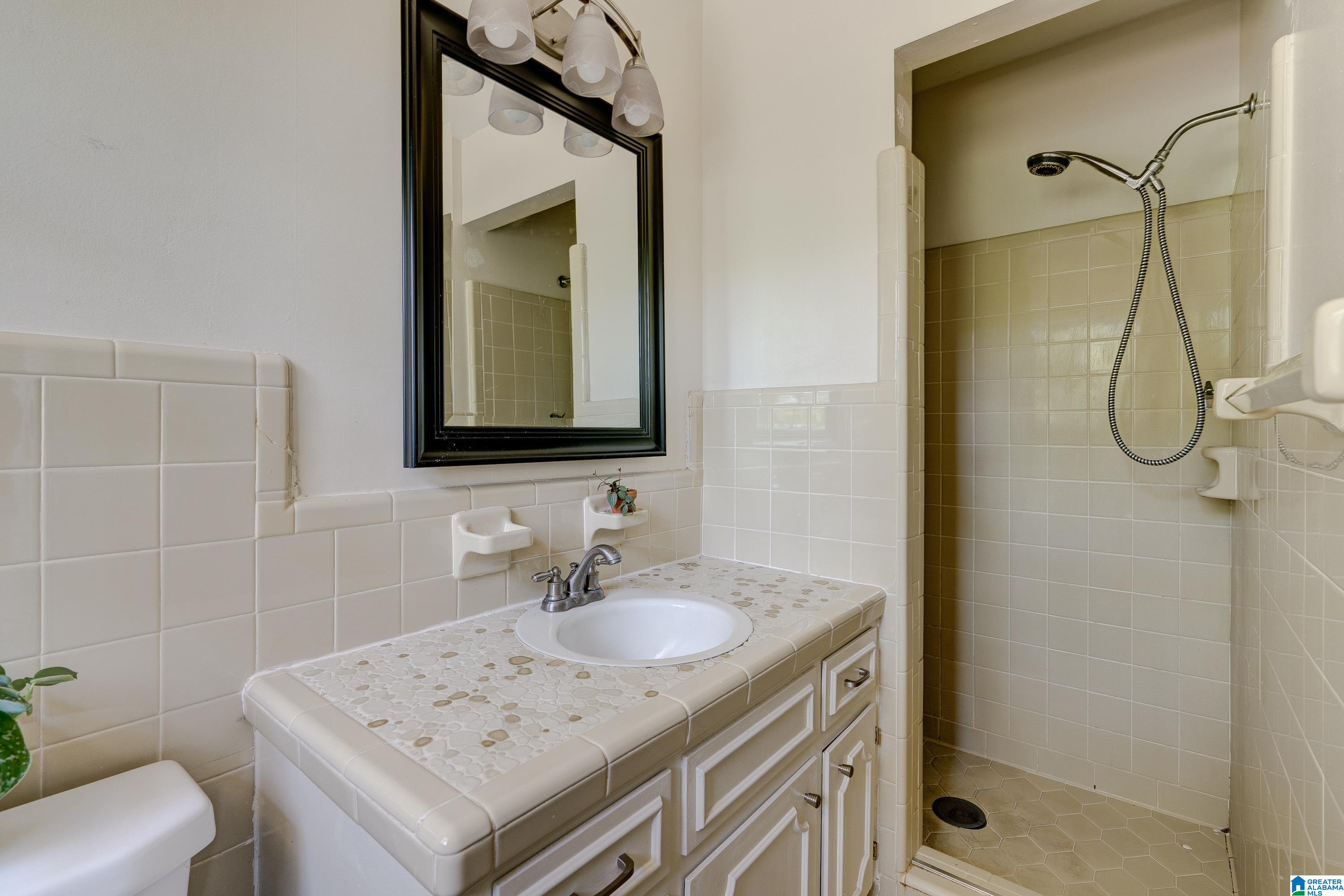 1304 Sumar Road Birmingham, AL 35213 - Photo 18 of 33