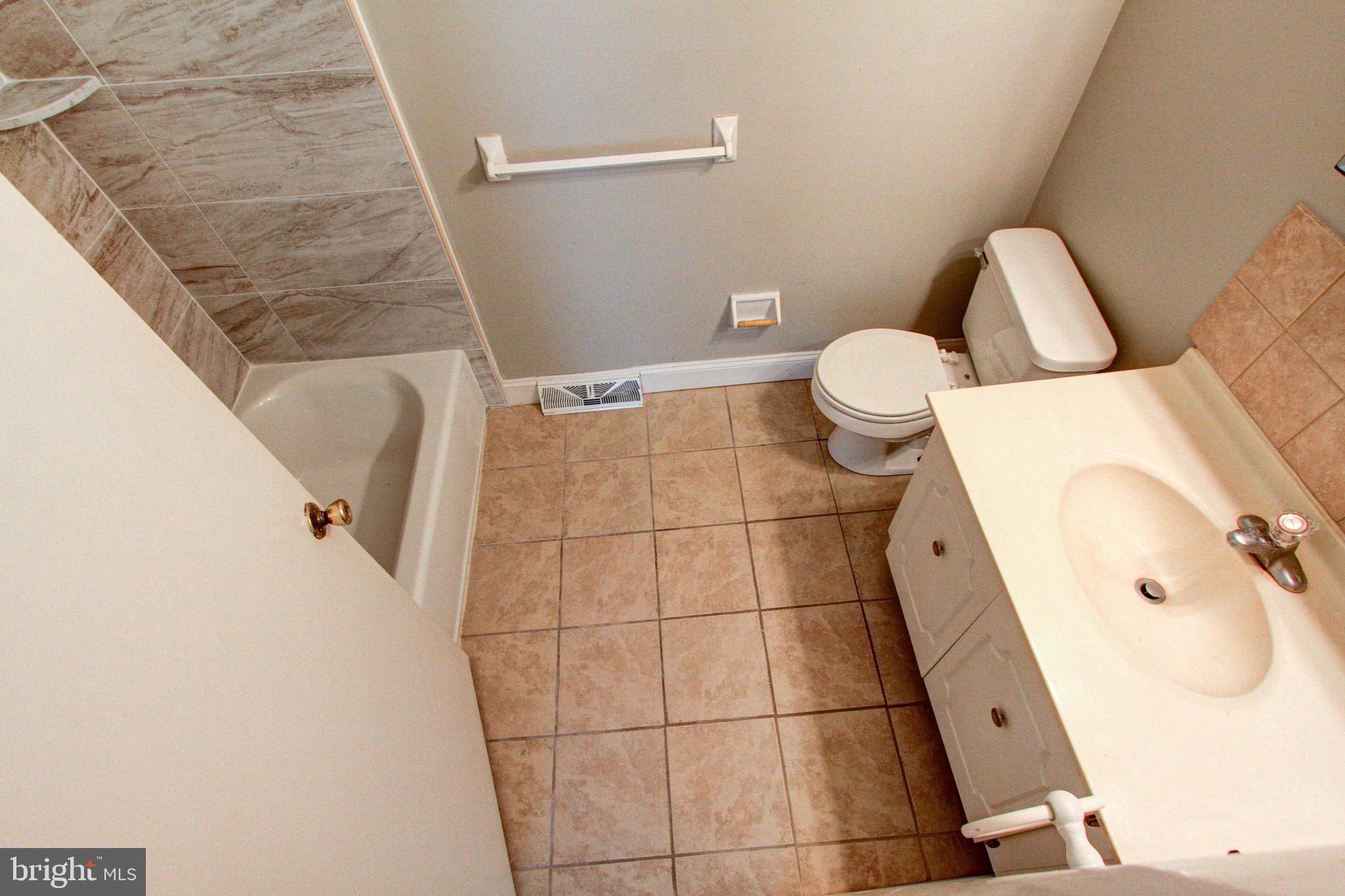 202 Grant Road Lansdale, PA 19446 - Photo 17 of 38 Master bath