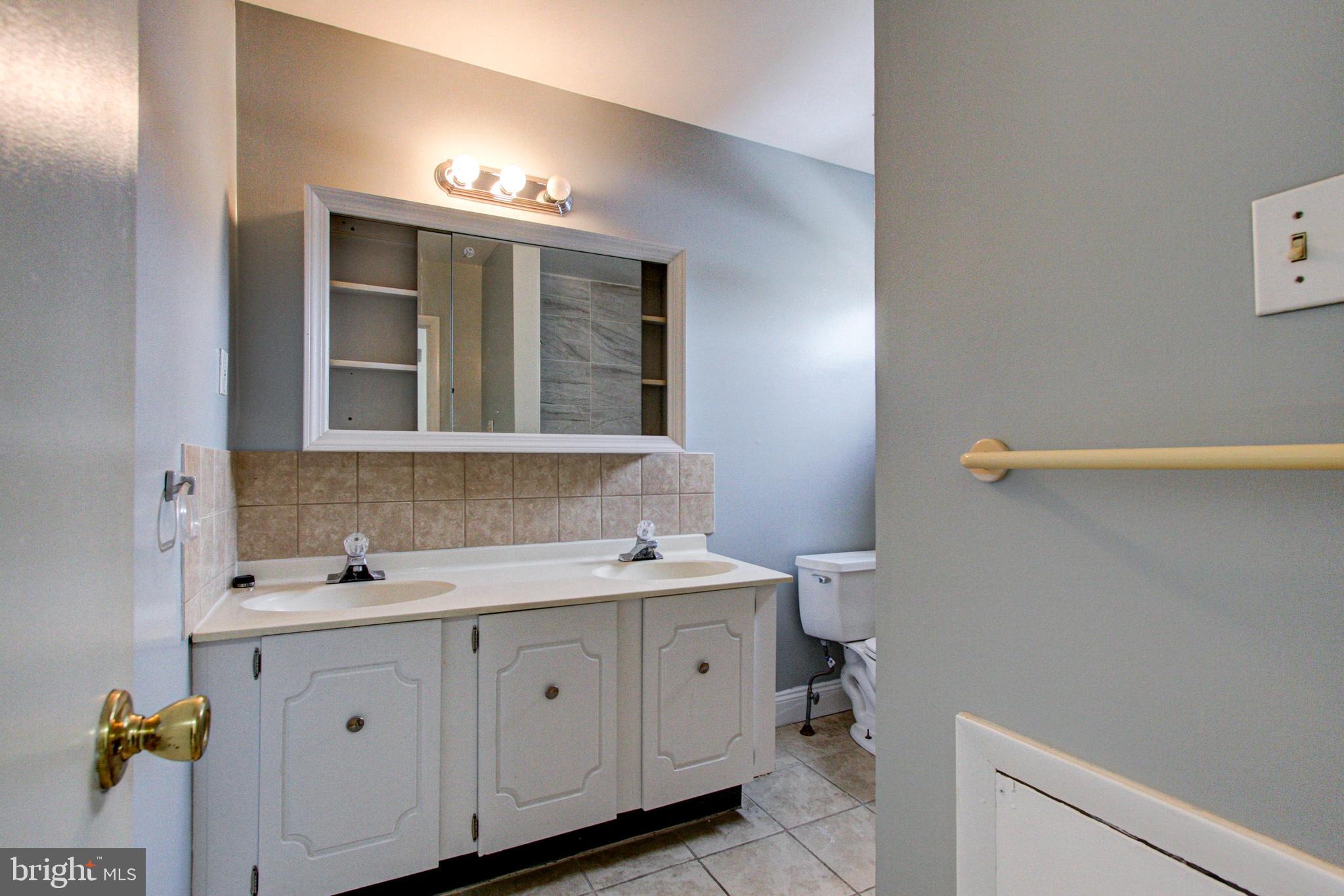 202 Grant Road Lansdale, PA 19446 - Photo 25 of 38 Hall bath