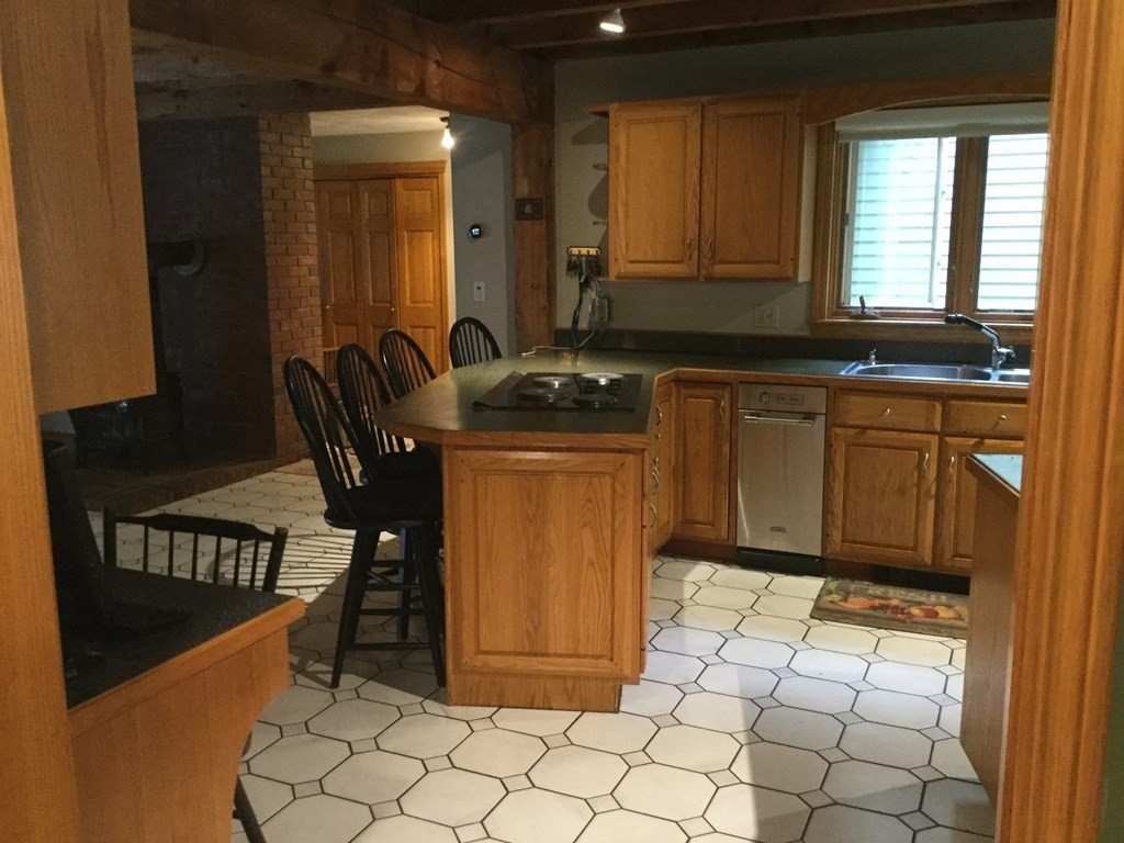 18 Northwoods Road Middleton, MA 01949 - Photo 5 of 37 Gallery Image 5