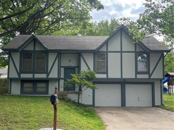 $249,900 | 2013 Elephant Trail, St. Joseph, MO 64506