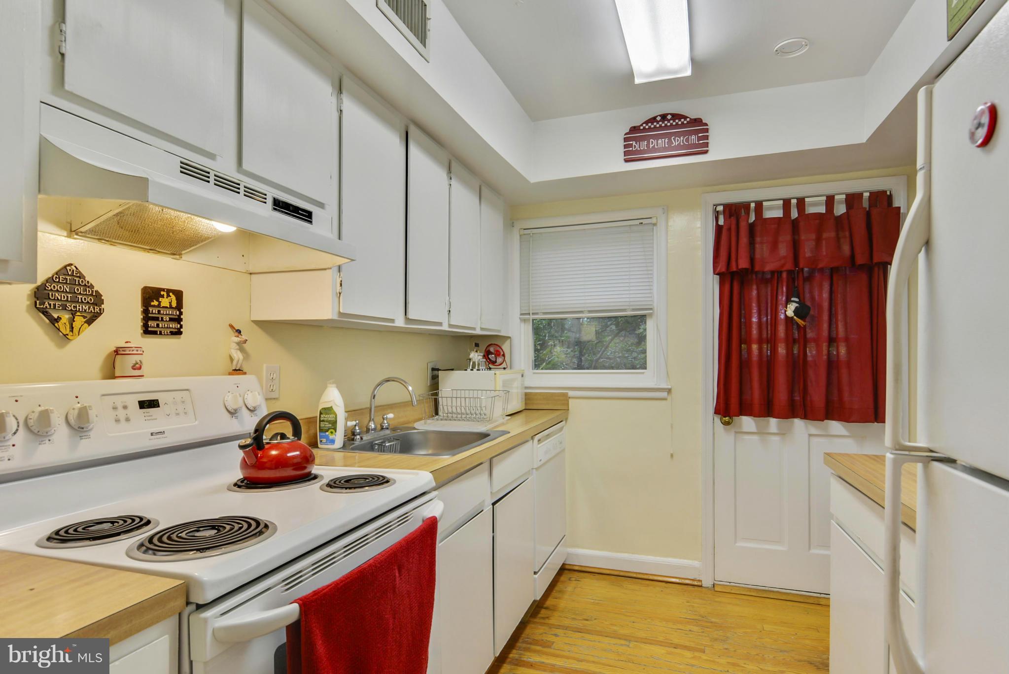 8507 Bradford Road, Unit 52 Silver Spring, MD 20901 - Photo 7 of 21 Kitchen