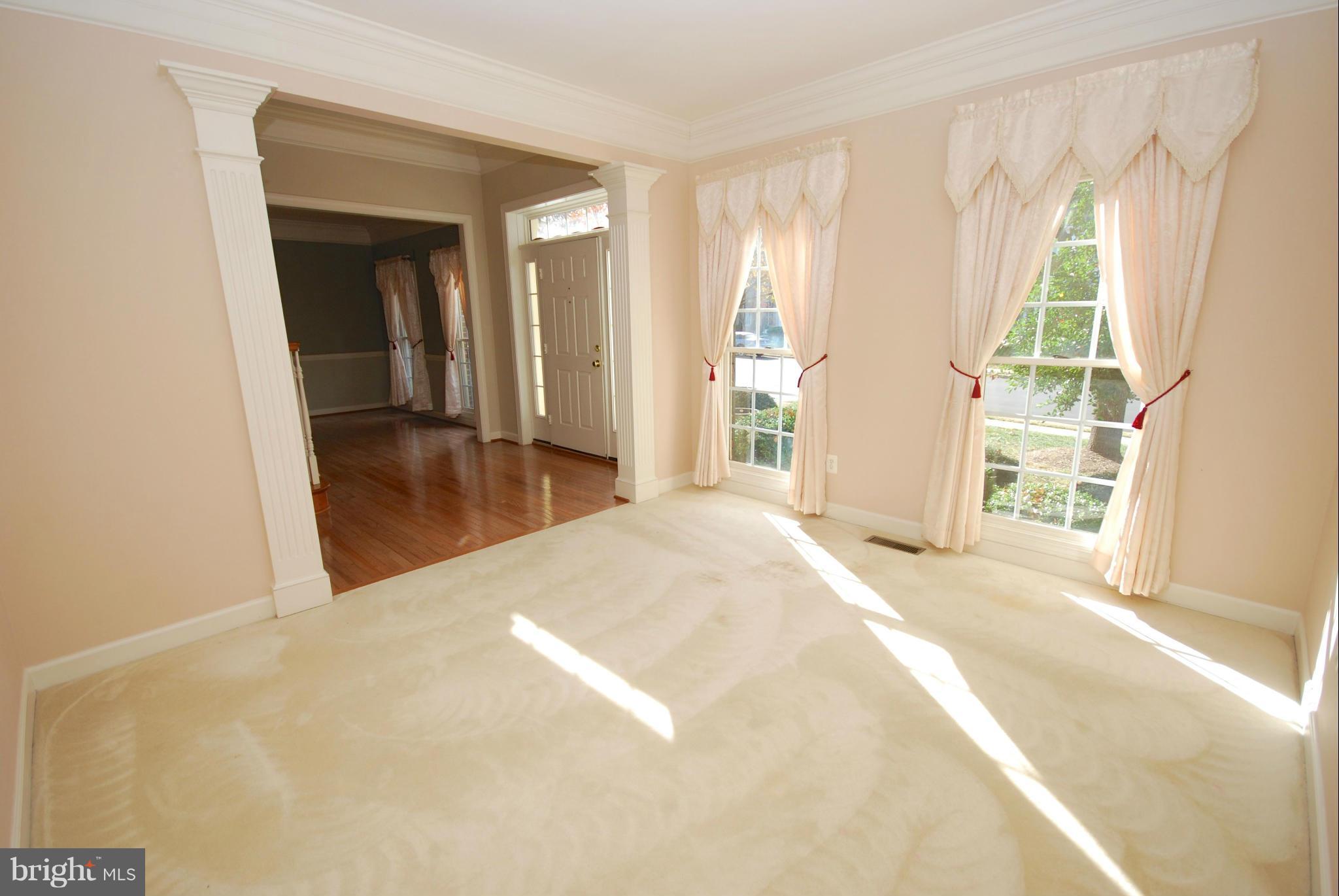 14420 Clubhouse Road Gainesville, VA 20155 - Photo 5 of 23 Living Room