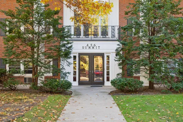 $260,000 | 456 Summit Avenue, Unit 203, St. Paul, MN 55102