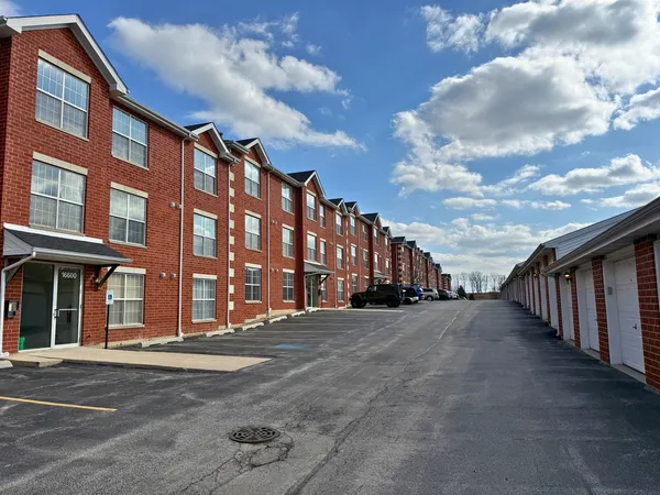$2,400 | 16600 Liberty Circle, Unit 3S, Orland Park, IL 60467