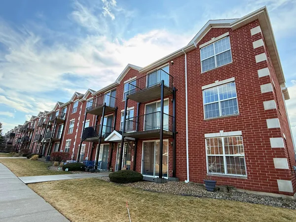 $2,400 | 16600 Liberty Circle, Unit 3S, Orland Park, IL 60467