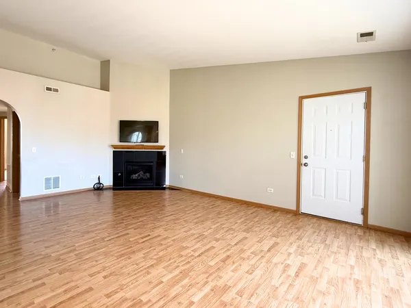 $2,400 | 16600 Liberty Circle, Unit 3S, Orland Park, IL 60467