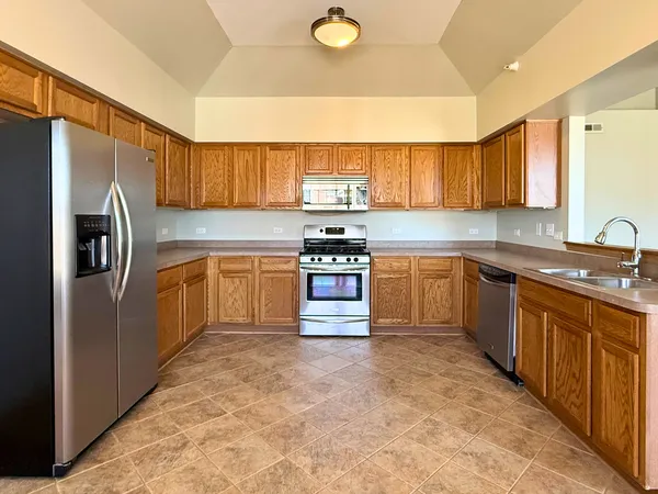 $2,400 | 16600 Liberty Circle, Unit 3S, Orland Park, IL 60467
