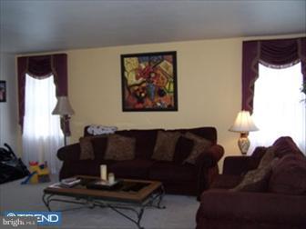 456 Southcroft Road Springfield, PA 19064 - Photo 2 of 6 Living Room