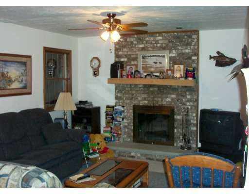 380 Crooks School Road Clinton, PA 15026 - Photo 5 of 8 Den/Family/Great Room.