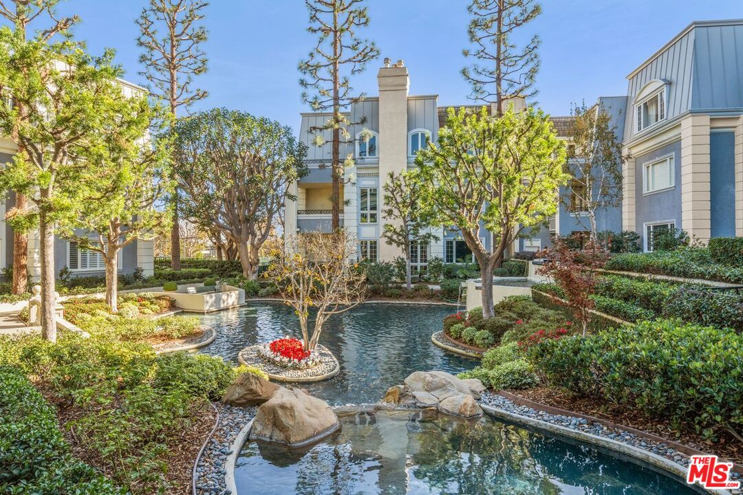 10114 Empyrean Way, Unit 302 Los Angeles, CA 90067 - Photo 16 of 37 a garden view with sitting space