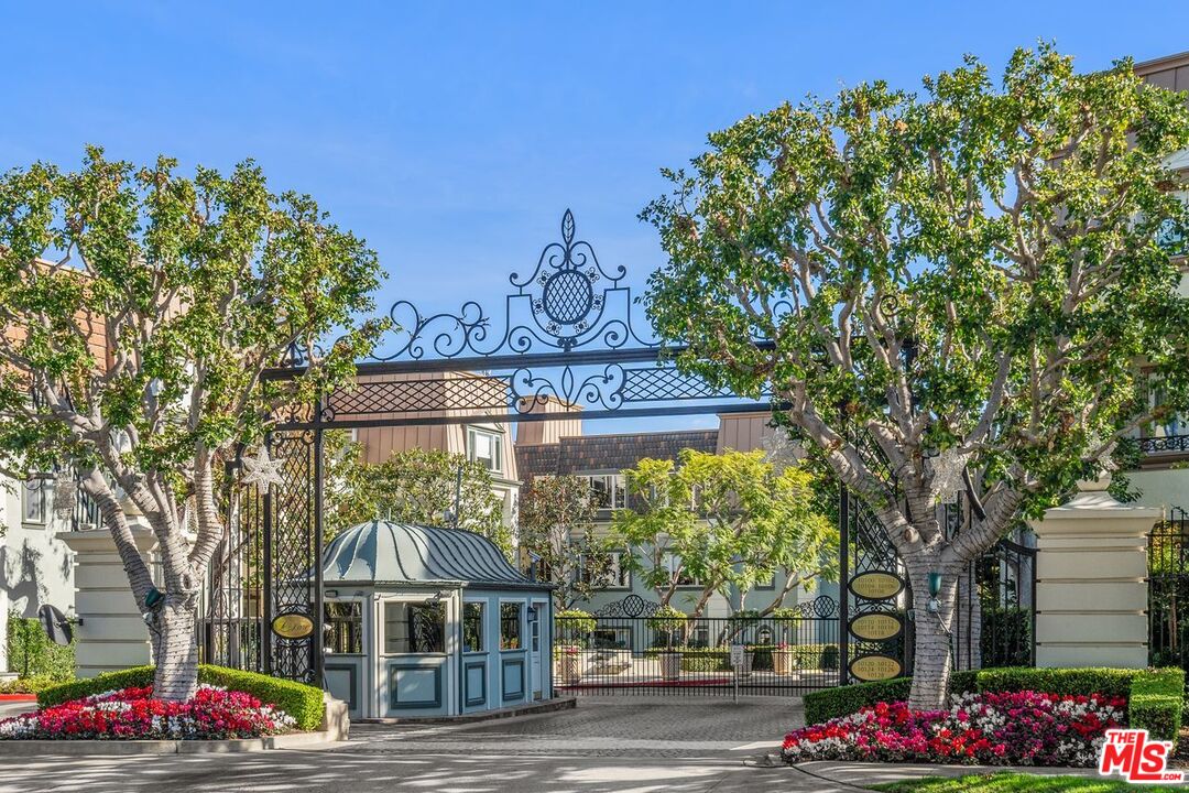 10114 Empyrean Way, Unit 302 Los Angeles, CA 90067 - Photo 37 of 37 a front view of a building with street view