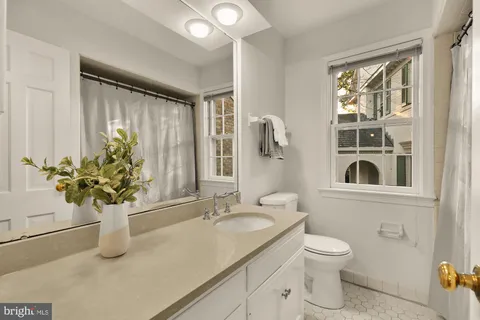 $995,000 | 4939 Crescent Street, Unit C18, Bethesda, MD 20816