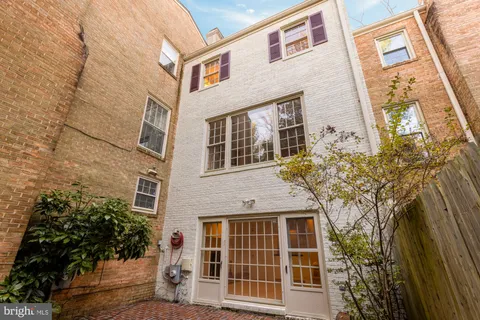 $995,000 | 4939 Crescent Street, Unit C18, Bethesda, MD 20816