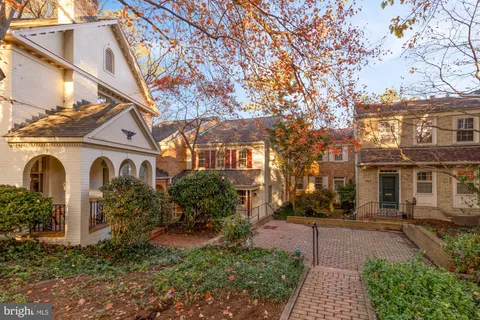 $995,000 | 4939 Crescent Street, Unit C18, Bethesda, MD 20816