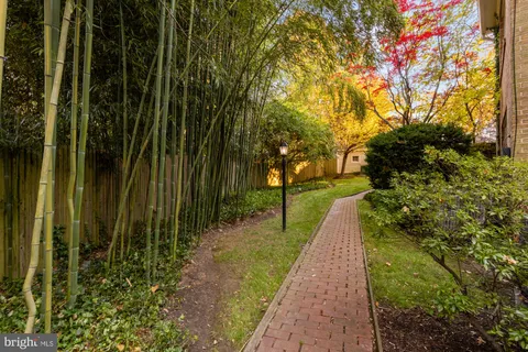 $995,000 | 4939 Crescent Street, Unit C18, Bethesda, MD 20816