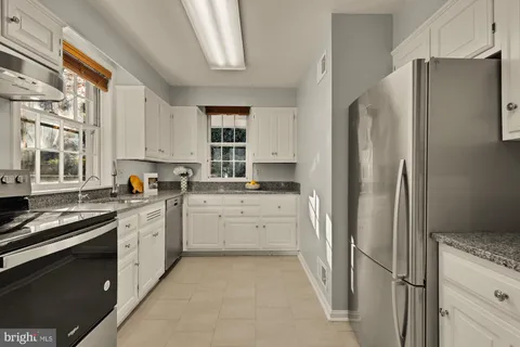 $995,000 | 4939 Crescent Street, Unit C18, Bethesda, MD 20816