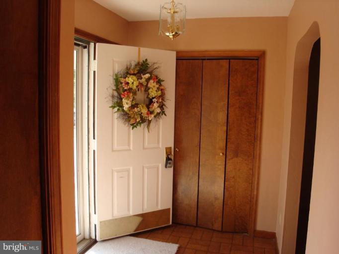 8613 Ramsburg Road Thurmont, MD 21788 - Photo 11 of 22 Entrance / Foyer